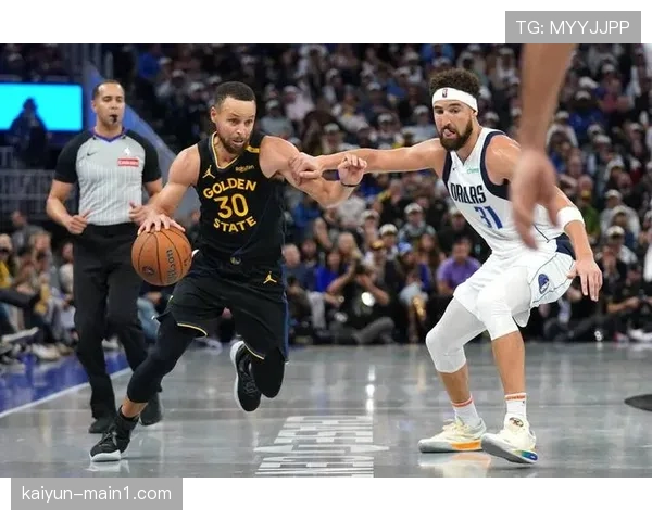 勇士克莱汤普森三分命中率回暖 但球队内线防守漏洞明显 勇士克莱汤普森三分命中率回暖 但球队内线防守漏洞明显